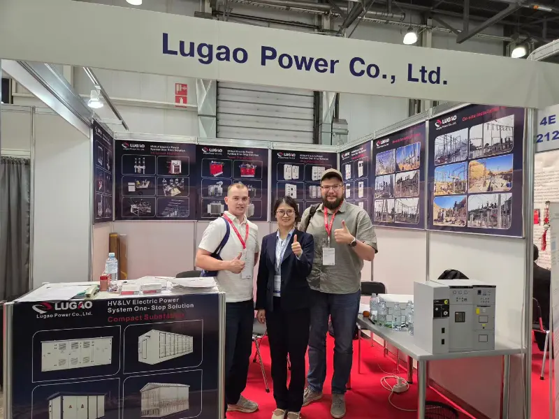 Explorans Russian-fora loquentes, Lugao Exhibita Potestas Electric Internationalis in Russia et Energy Exhibition.